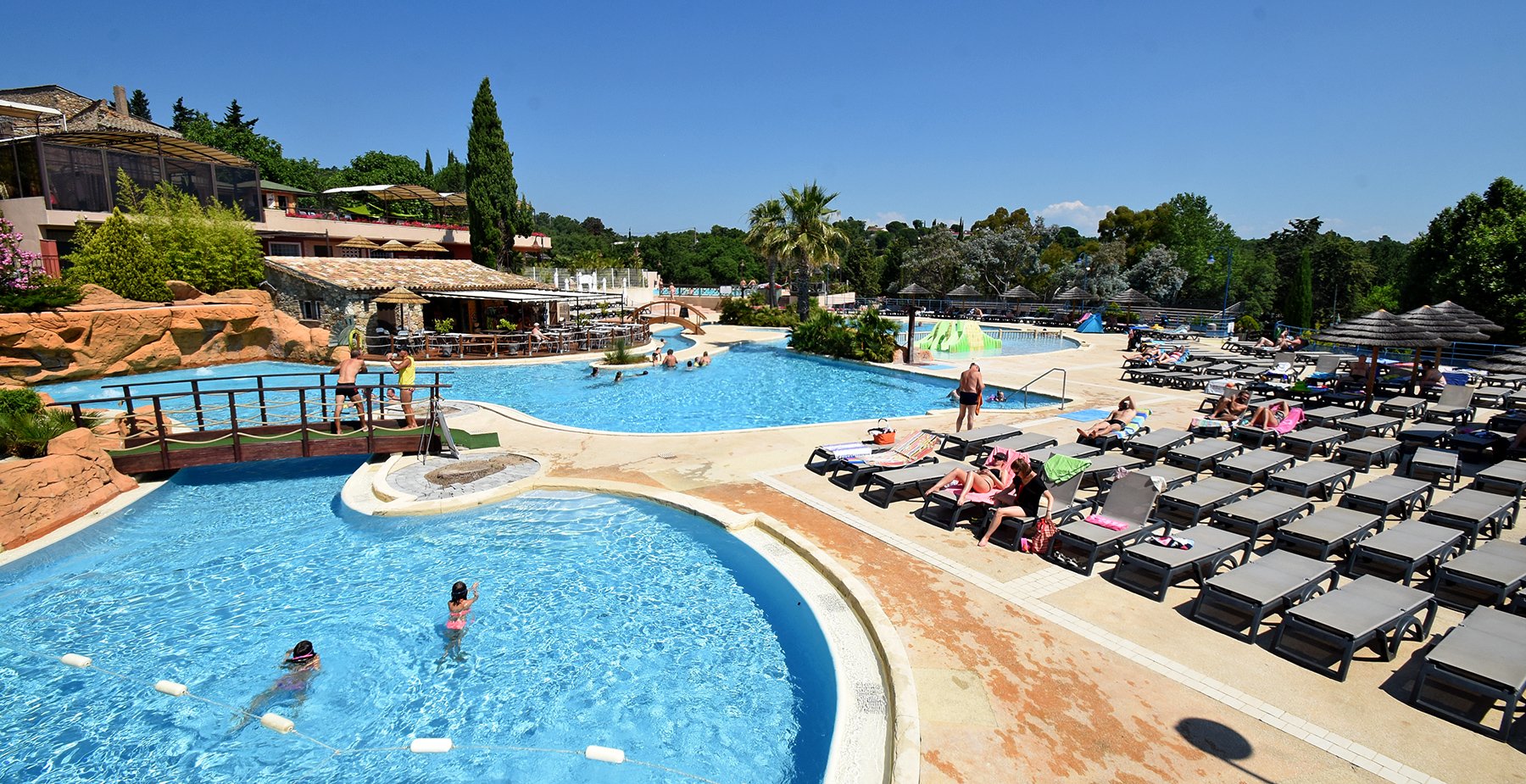 Camping 5 étoiles Méditerranée en bord mer Luxe sur la côte